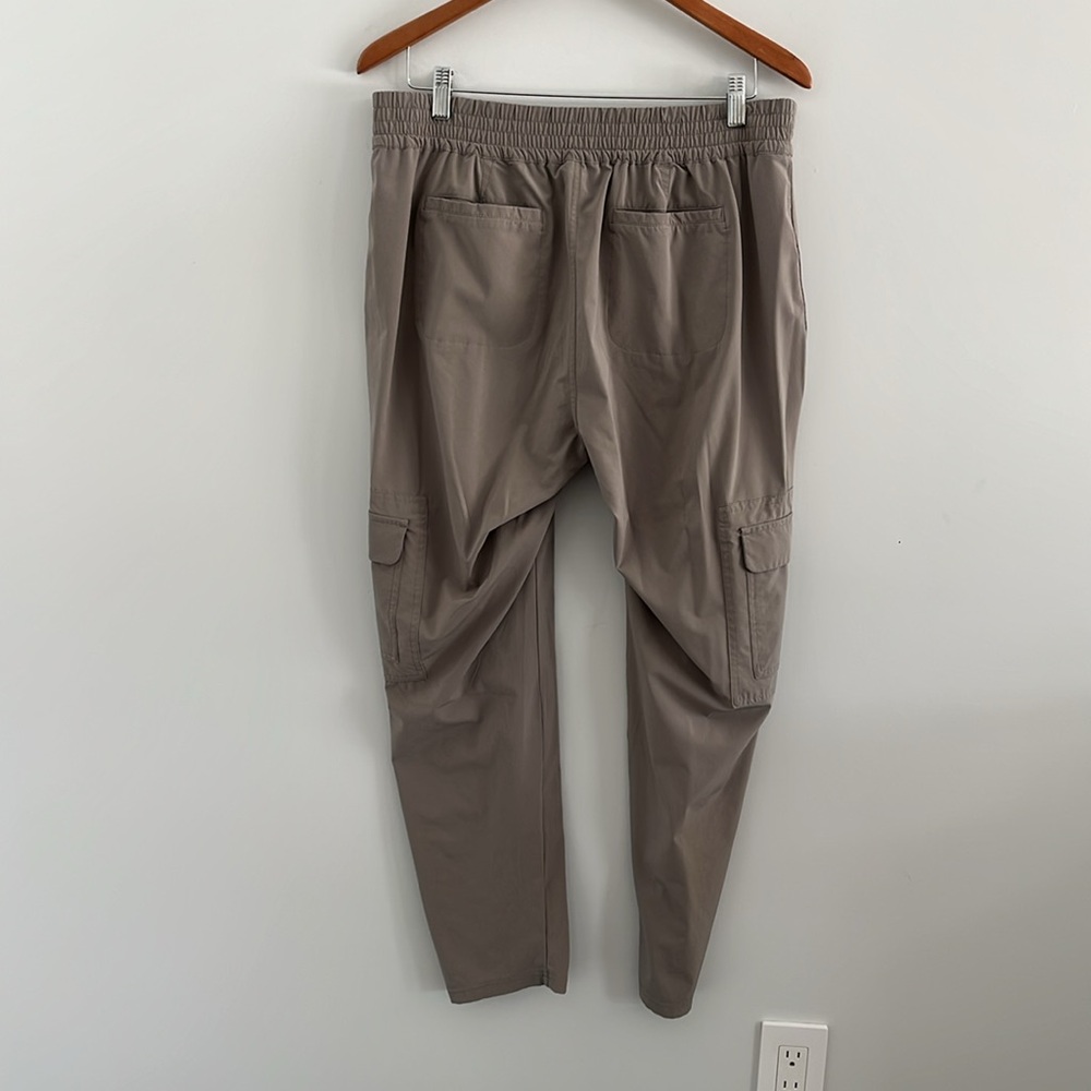 Athleta‎ Taupe Cargo Pants elastic waist great for Pilates and yoga - Picture 4 of 7